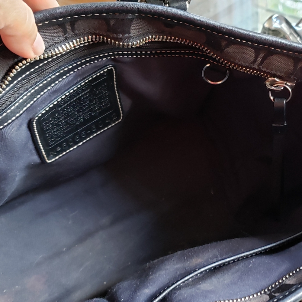 Coach black purse handbag zip closure - Picture 4 of 4